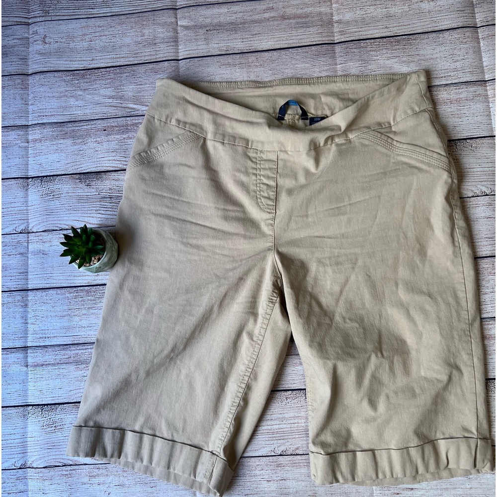 WEST BOUND Women Size 18W tan Bermuda shirts.